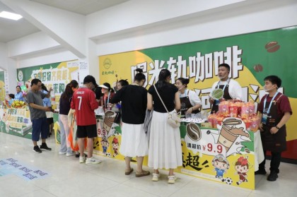 半岛体育官方网站-红河开远：滇超联赛点亮城市活力|足球|足球联赛|球迷|比赛|家乡_新浪体育_新浪新闻