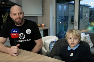 半岛体育-狼队被“偷鸡”小球迷父亲：后来去球场他们都叫我偷鸡块贼