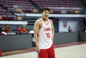 王俊杰是首个没打CBA进入国家队球员？张兆旭：我第1个 艾伦第2个