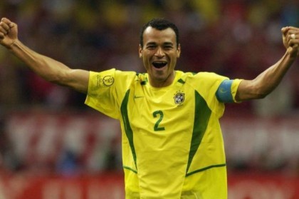 2022年2月22日，会让我们想到哪些传奇右后卫？