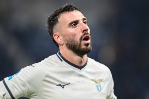 半岛体育官方网站-跟队记者：米兰想在夏窗签下拉齐奥后卫吉拉，冬窗完成的难度极大