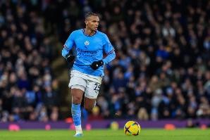 半岛体育官方入口-TA：加拉塔萨雷有意曼城后卫阿坎吉，且仍在就埃德森转会谈判