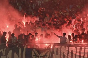 卫报：因管理机构和商业伙伴之间的纠纷，印超联赛被迫被搁置