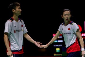 半岛体育-瑞士赛国羽男单一轮游 混双希望之星夺冠挽回颜面