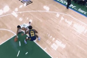 半岛体育中国官网-纪录之夜变荒诞之夜 字母哥红温暴走酿寻球闹剧