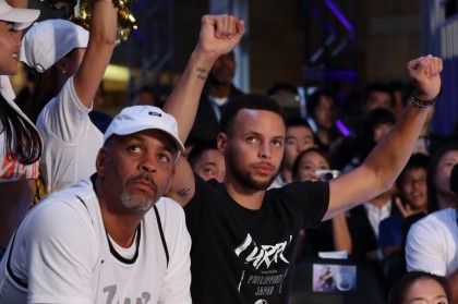 半岛体育中国官网-里程碑时刻！戴尔+斯蒂芬·库里父子总得分超科比父子 排历史第2